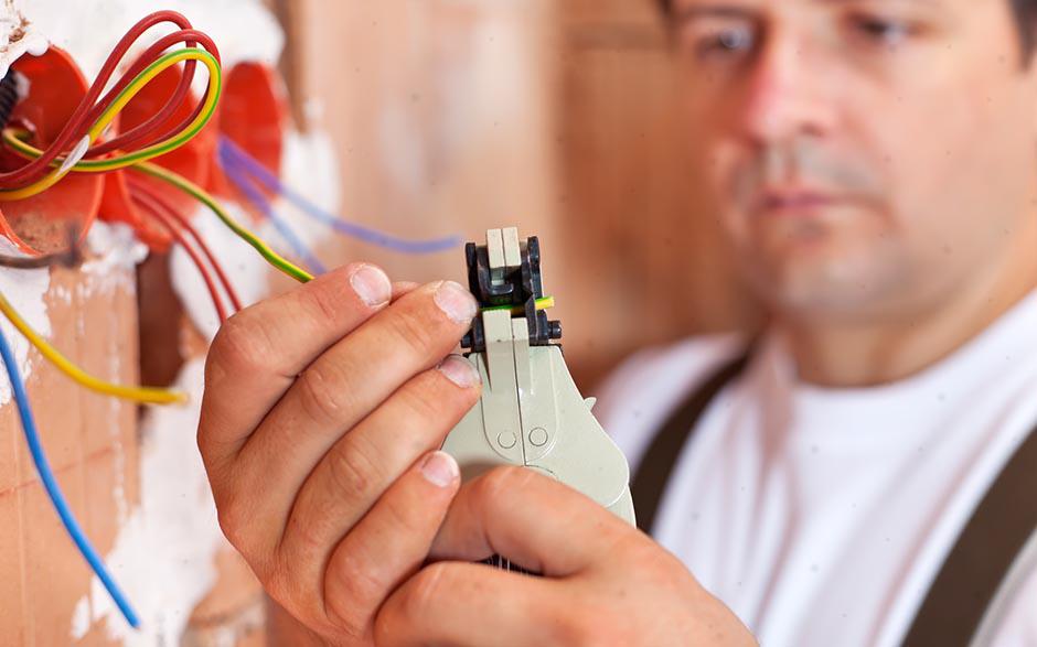 recherche travail électricien bâtiment Lisses