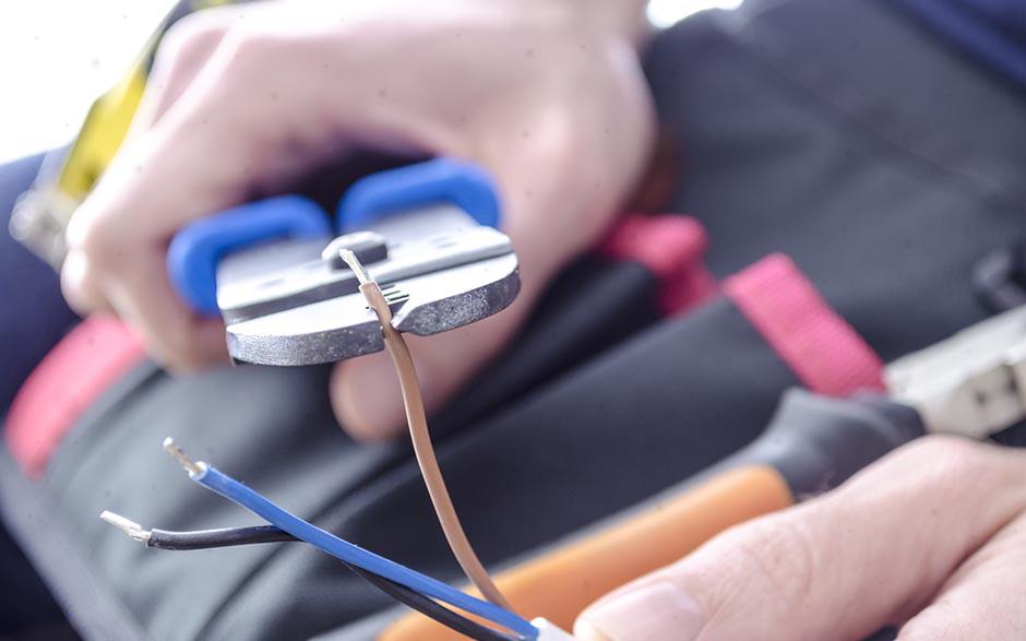 recherche travail électricien bâtiment Lisses